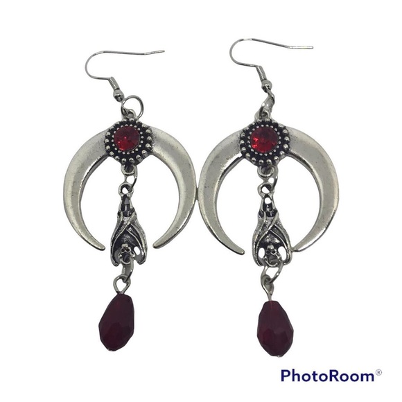 Gothic Hanging Bat & Crescent Moon / Horn Earrings goth new - Picture 2 of 4